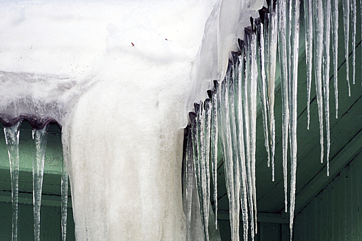 В российском городе образовалась наледь размером в несколько этажей