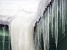 В российском городе образовалась наледь размером в несколько этажей
