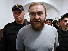 Экс-сенатора обвинили в убийстве из-за плевка