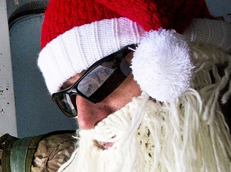 С бородами и в колпаках: в Беларуси впервые прошел забег Санта-Клаусов