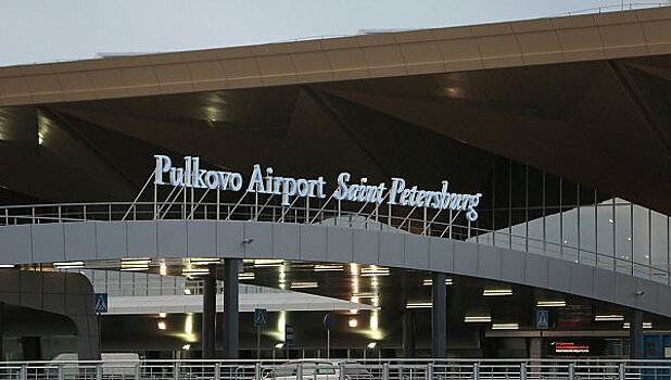 СМИ: в Пулково самолет с пассажирами на борту получил повреждения