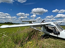 В Рязанской области самолет совершил жесткую посадку на автодорогу. Пилот и его пассажир спаслись