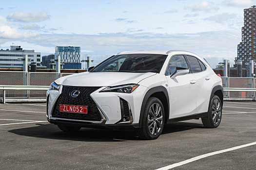 Длительный тест Lexus UX 200. Часть 1: масштаб для современных