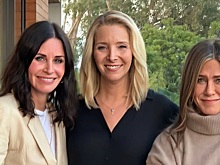 «Легендарная троица»: Дженнифер Энистон воссоединилась с Лизой Кудроу и Кортни Кокс