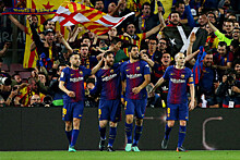Игроки "Барселоны" прошли через составленный тренерским штабом чемпионский коридор