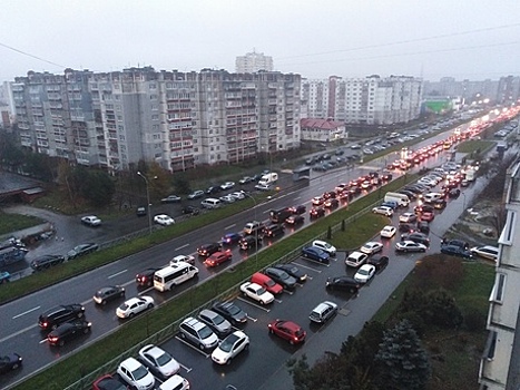 Сельма встала в пробках из-за ДТП на ул. Гайдара