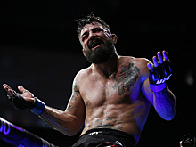 Боец UFC Майк Перри нокаутировал пожилого мужчину, видео