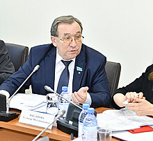 Абсатиров: министр обещал бесплатный электронный дневник, на деле этого нет