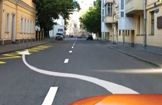 Изучаем ПДД. Разрешена ли остановка в указанном месте?