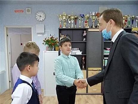 Депутат-единоросс Александр Живайкин решил поддержать талантливых школьников в своем округе