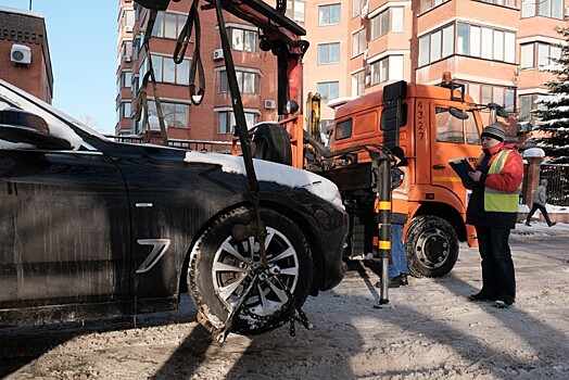 Последствия снегопада в Москве помогает разбирать Дорожный Патруль и эвакуаторы