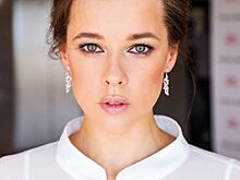 Шпицу в шляпке из перьев и с ярким макияжем сравнили с Гурченко