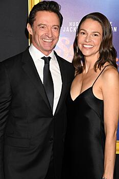 Хью Джекман впервые после развода появился на публике с новой возлюбленной