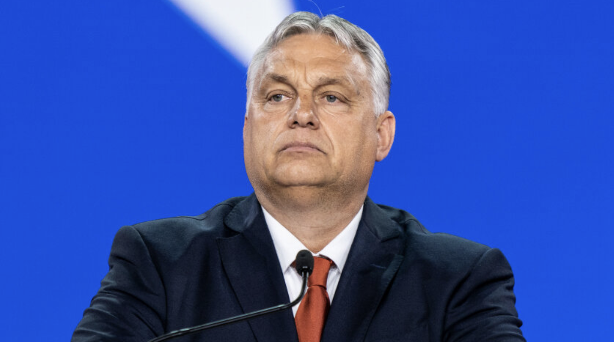 Пока вы не уснули: Кремль о снятии санкций с олигархов и требование об отставке Орбана
