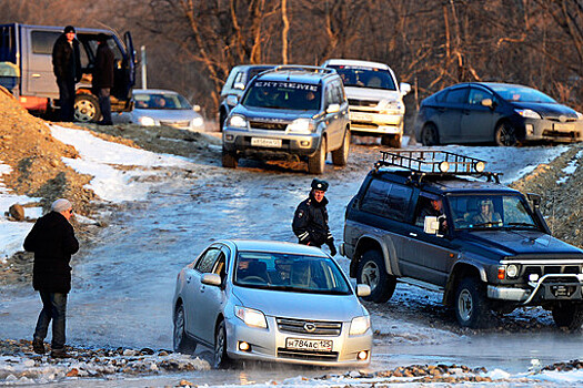 После коллапса на дорогах Владивостока прокуратура проверит мэрию и ГИБДД