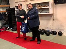 Дмитрий Плеханов оказал помощь в приобретении спортивного инвентаря спортивному клубу в Энгельсе