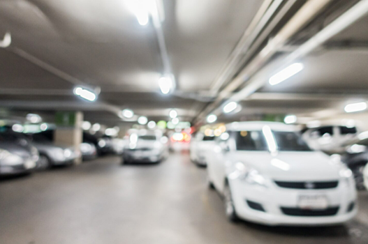 Что будет, если подпереть машину во дворе? Спойлер — придётся готовить свои кошельки