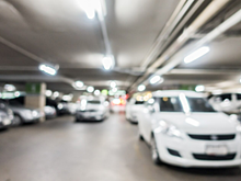 Что будет, если подпереть машину во дворе? Спойлер — придётся готовить свои кошельки