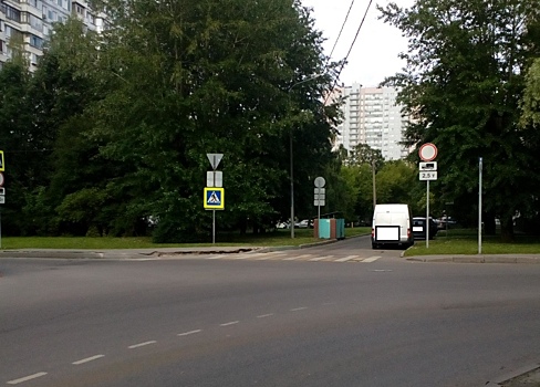 Дорожные знаки привели в порядок на Илимской улице