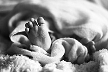 Минздрав: младенец, выброшенный в сугроб в Екатеринбурге, в тяжелом состоянии