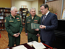 Самарский губернатор и замминистра обороны РФ осмотрели Дом офицеров