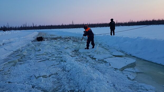 Тело водителя затонувшего в Среднеколымском улусе грузовика подняли на поверхность