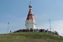 На Караульной горе в Красноярске благодаря вандалам появилась новая надпись