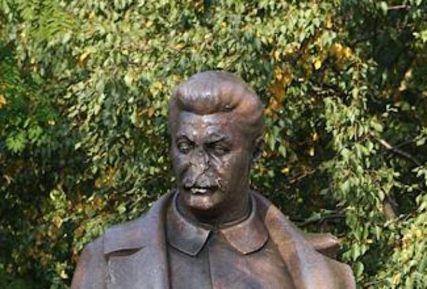 В Южной Осетии разбили лицо Сталину