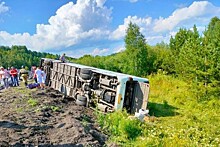 Пассажирский автобус опрокинулся в Кемеровской области