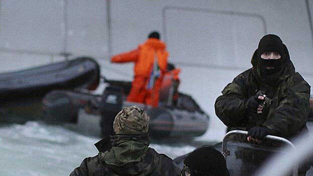 Активисты Greenpeace заблокировали российский танкер