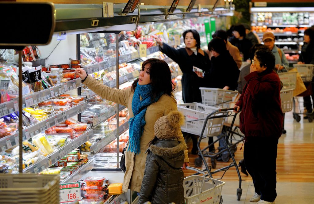 NHK: супермаркеты Японии вынуждены перейти на более дешевые товары
