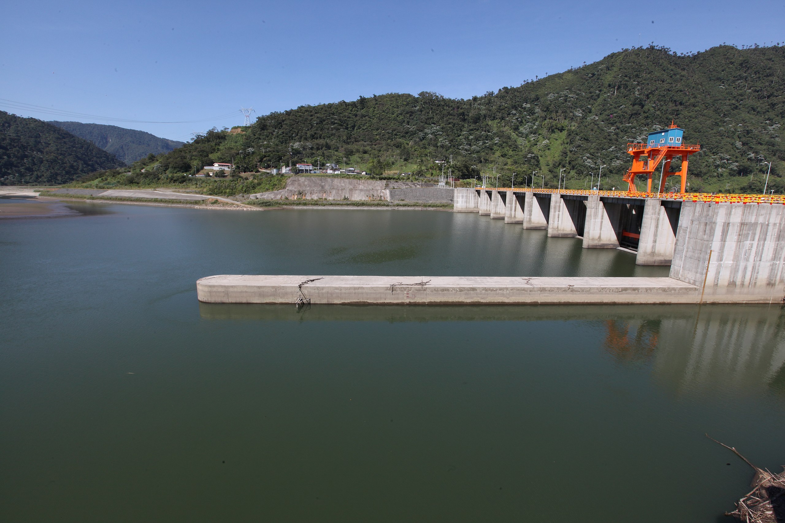 WSJ: в построенной Китаем ГЭС в Эквадоре появились трещины