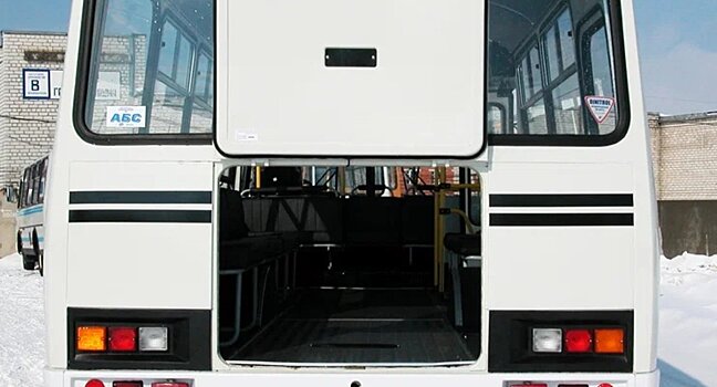 Военный объяснил, почему у автобусов ПАЗ есть люк сзади, а у других автобусов нет