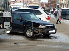 В Оренбурге на перекрестке Постникова и проспекта Парковый произошло ДТП