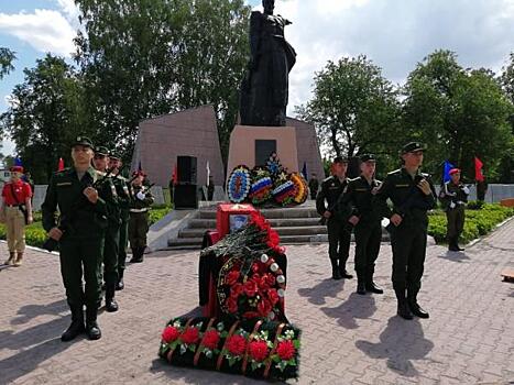 В Свердловской области состоялось торжественное захоронение найденных под Смоленском останков погибшего красноармейца