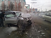 На автомобильном кольце в Краснодаре пьяный водитель внедорожника врезался в троллейбус
