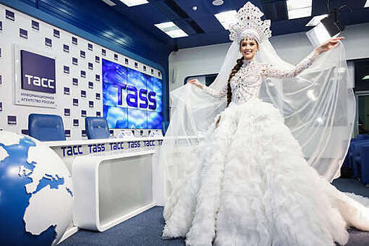 Победительница "Мисс Россия" Маргарита Голубева показала платье для конкурса "Мисс Вселенная"