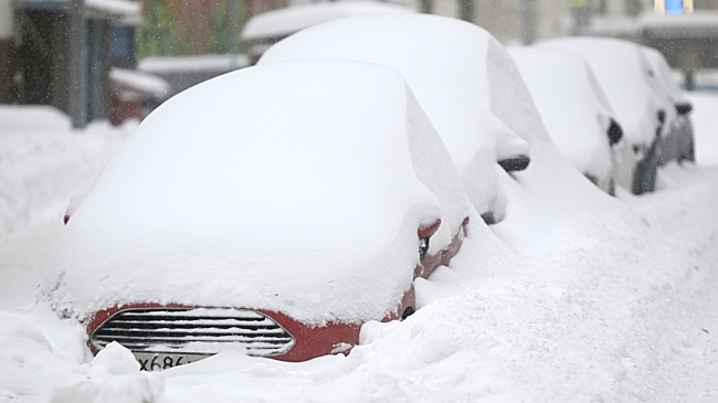 Высота сугробов в Москве превысила климатическую норму