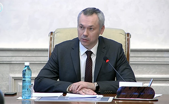 Андрей Травников потребовал ускорить подготовку аукционов для ремонта дорог