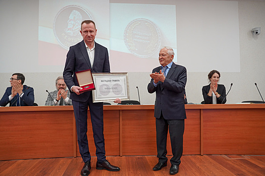 Пермский государственный университет наградил медалью гендиректора «Уралкалия»