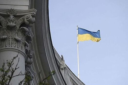 Украинцы сходят с ума: в Киеве голый мужчина с пистолетом напугал прохожих