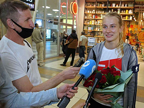 Неудачно выступившая на Олимпиаде Суркова вернулась в Новосибирск