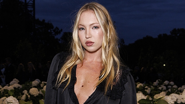 23-летняя дочь Кейт Мосс пришла на вечеринку в платье с глубоким декольте