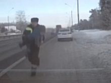 В Тверской области сотрудники Госавтоинспекции оказали помощь людям во время пожара