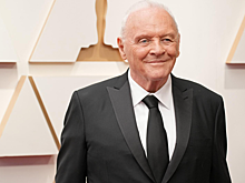 Энтони Хопкинс повторил культовую сцену из «Молчания ягнят», рекламируя бренд нижнего белья Ким Кардашьян: видео