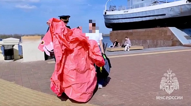 Нижегородку на надувном фламинго спасли сотрудники МЧС