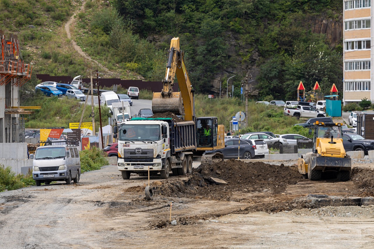 Новый съезд с объездной трассы во Владивостоке заасфальтируют в октябре
