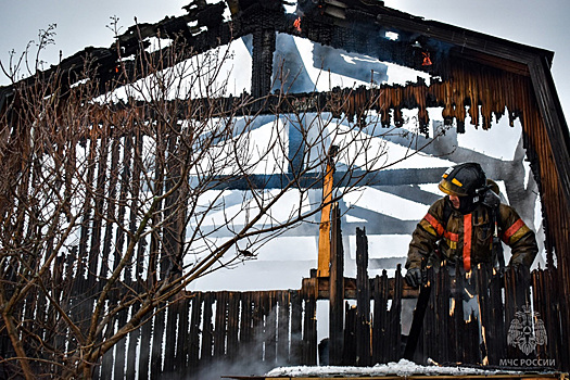 В столице ХМАО в новом году спасатели потушили первый пожар