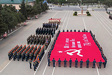 В главной базе Каспийской флотилии развернули Знамя Победы