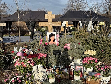 «Может быть, дочка привезла»: на могиле Анастасии Заворотнюк обнаружили неожиданную находку